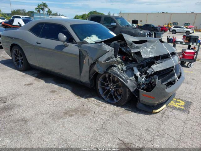  Salvage Dodge Challenger