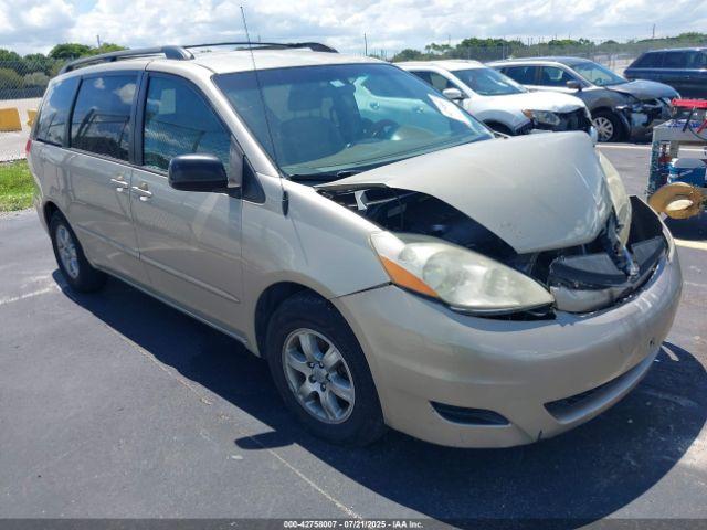  Salvage Toyota Sienna