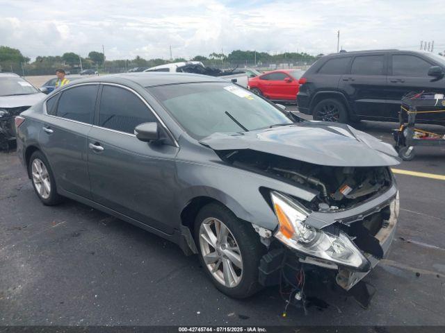  Salvage Nissan Altima