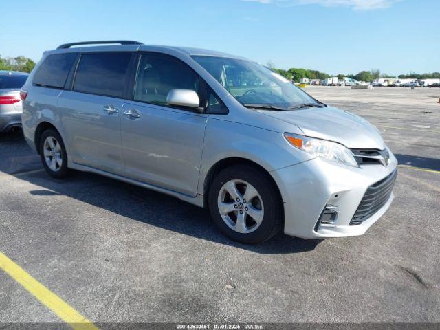  Salvage Toyota Sienna