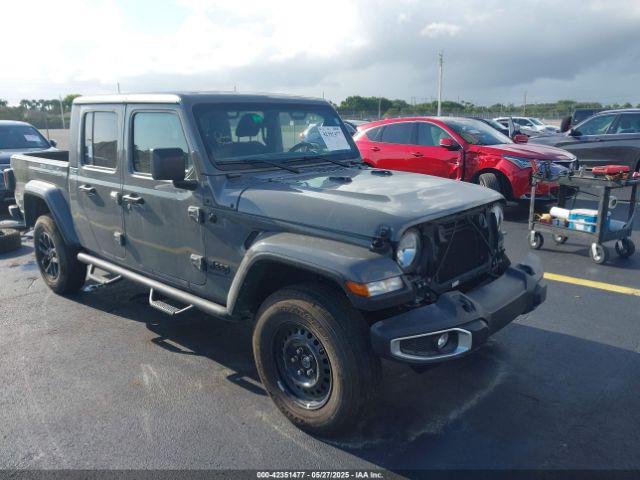  Salvage Jeep Gladiator