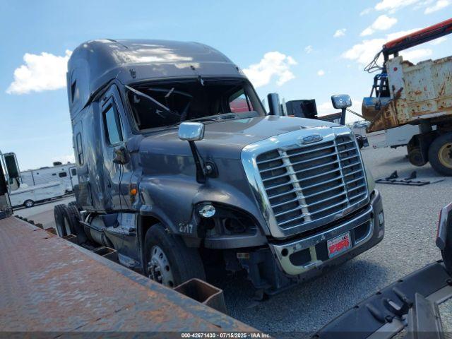  Salvage Freightliner Cascadia 125