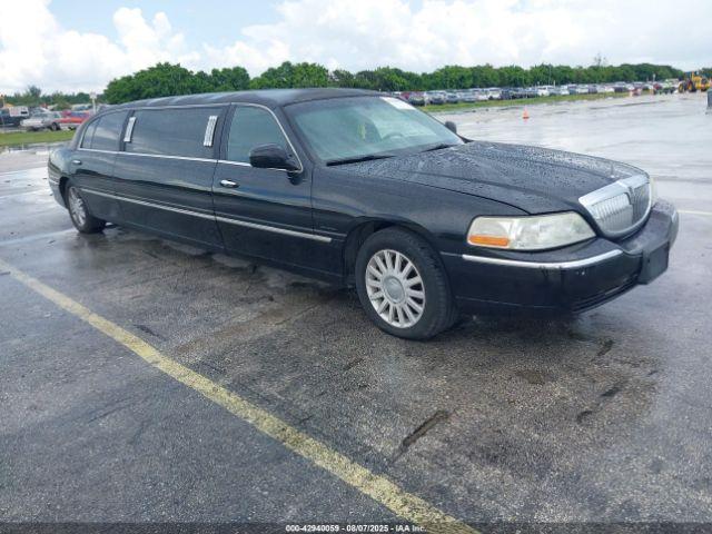  Salvage Lincoln Towncar