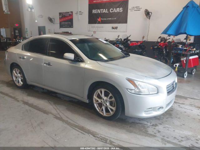  Salvage Nissan Maxima