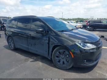  Salvage Chrysler Pacifica