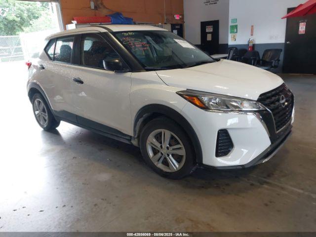  Salvage Nissan Kicks