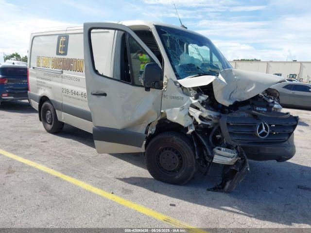  Salvage Mercedes-Benz Sprinter 2500