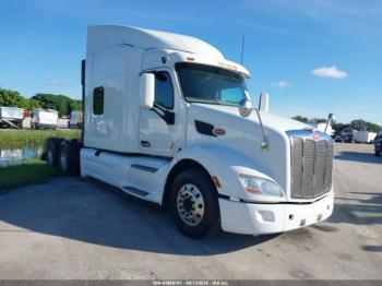  Salvage Peterbilt 579