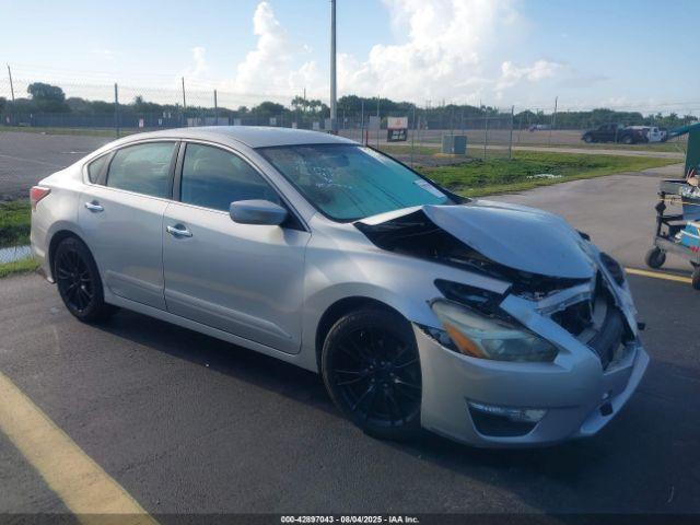  Salvage Nissan Altima