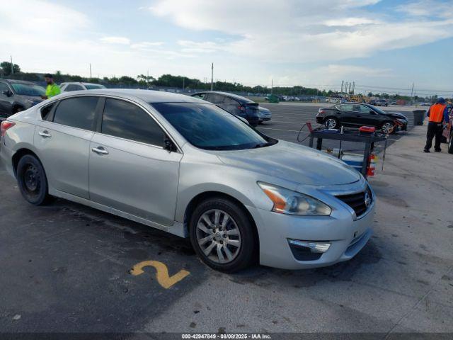  Salvage Nissan Altima