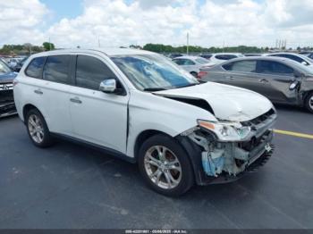  Salvage Mitsubishi Outlander