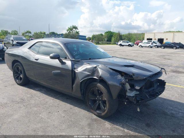  Salvage Dodge Challenger
