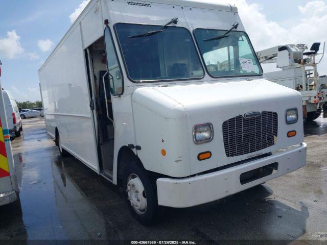  Salvage Freightliner Chassis