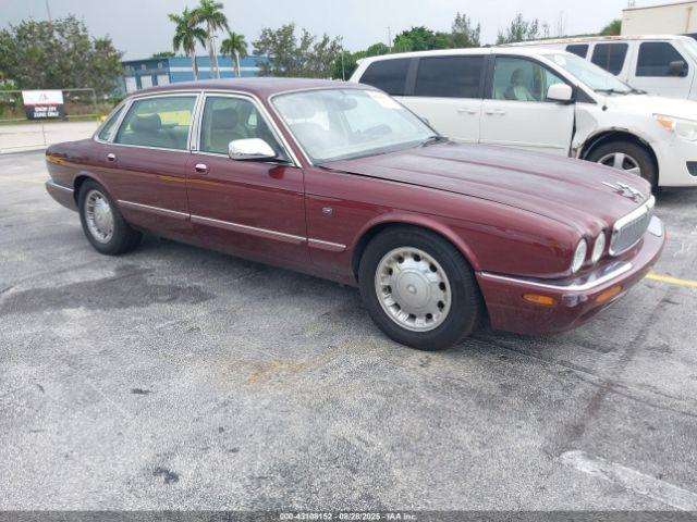  Salvage Jaguar Xj8