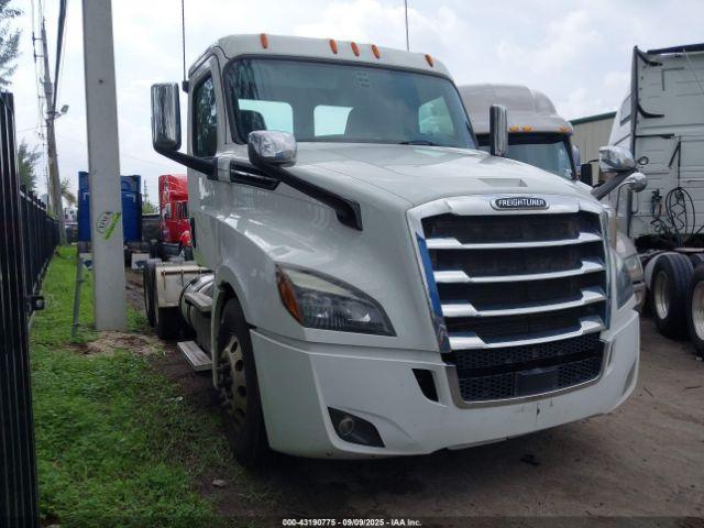  Salvage Freightliner Cascadia 126