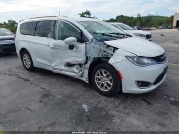  Salvage Chrysler Pacifica