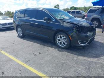  Salvage Chrysler Pacifica