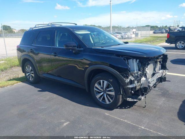  Salvage Nissan Pathfinder