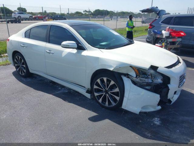  Salvage Nissan Maxima