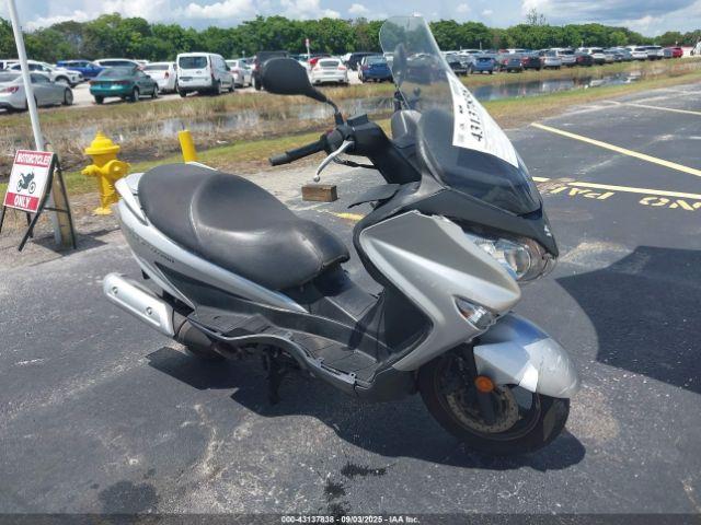  Salvage Suzuki Uh200
