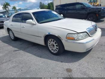  Salvage Lincoln Towncar