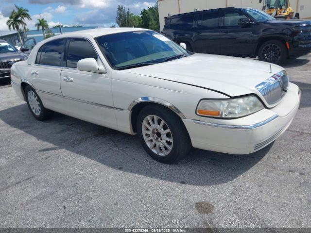 Salvage Lincoln Towncar