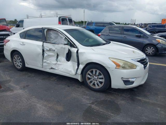  Salvage Nissan Altima