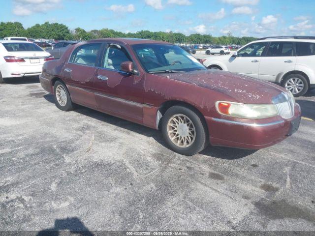  Salvage Lincoln Towncar