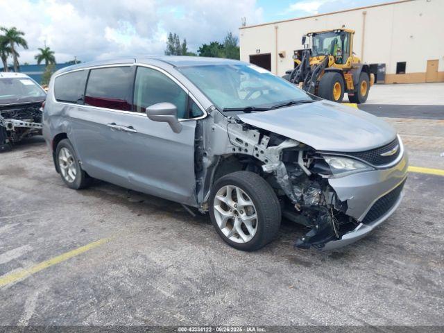  Salvage Chrysler Pacifica