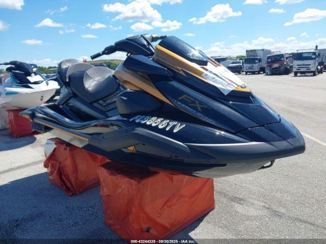  Salvage Yamaha Waverunner
