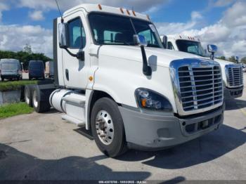  Salvage Freightliner Cascadia 125
