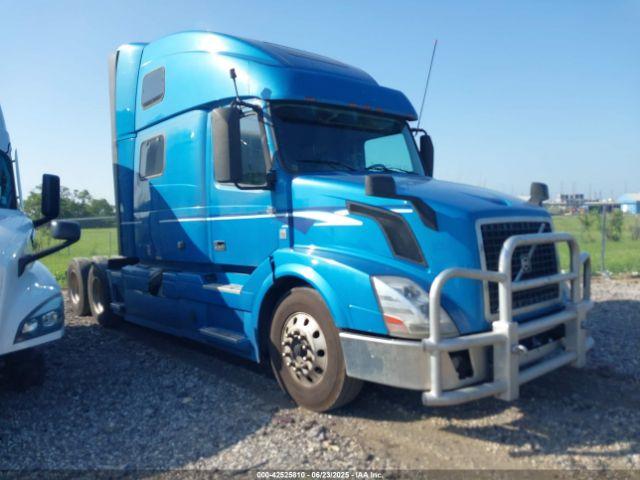  Salvage Volvo Vn