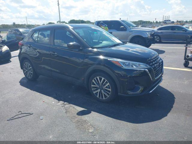  Salvage Nissan Kicks