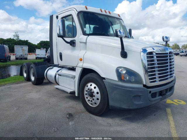  Salvage Freightliner Cascadia 125
