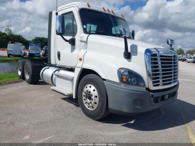  Salvage Freightliner Cascadia 125