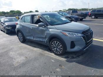  Salvage Nissan Kicks