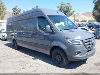  Salvage Mercedes-Benz Sprinter 2500