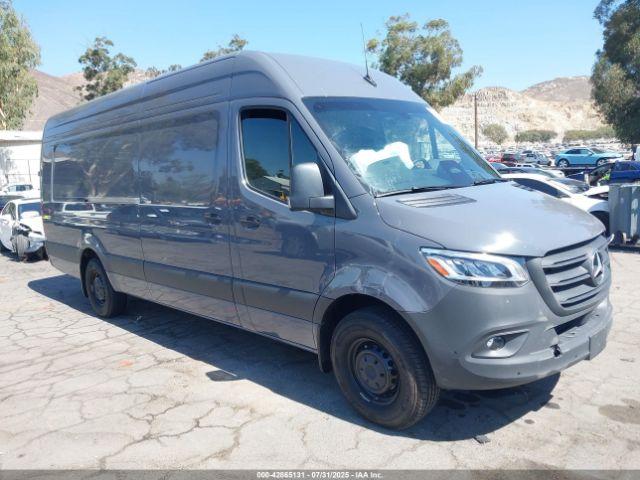  Salvage Mercedes-Benz Sprinter 2500