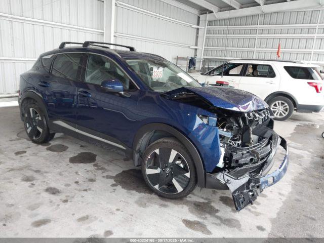  Salvage Nissan Kicks
