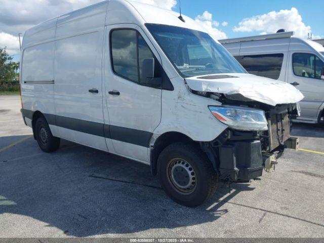  Salvage Mercedes-Benz Sprinter 2500