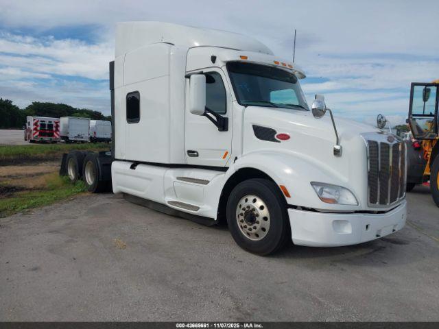  Salvage Peterbilt 579