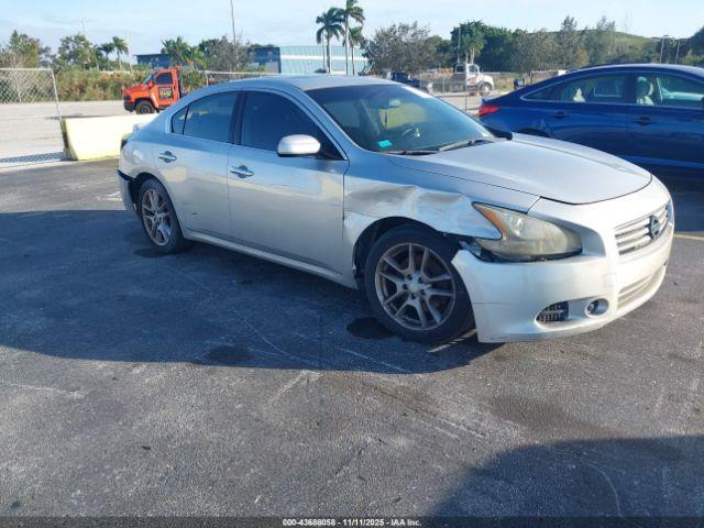  Salvage Nissan Maxima