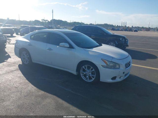  Salvage Nissan Maxima