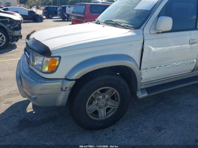 Toyota 4Runner Limited V6 Image 8