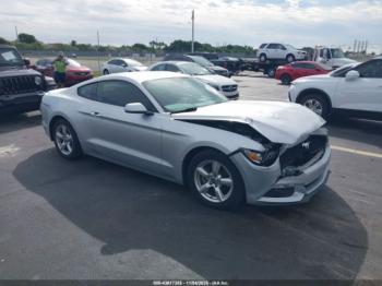  Salvage Ford Mustang