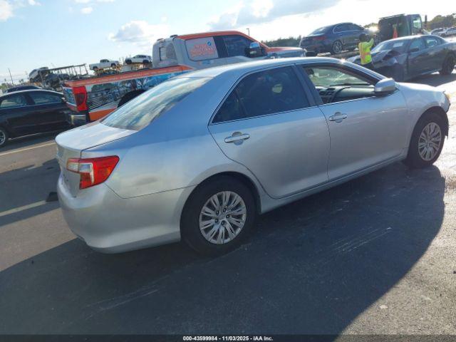 Toyota Camry L Image 8