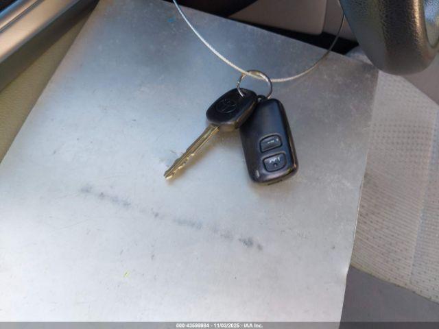 Toyota Camry L Image 16