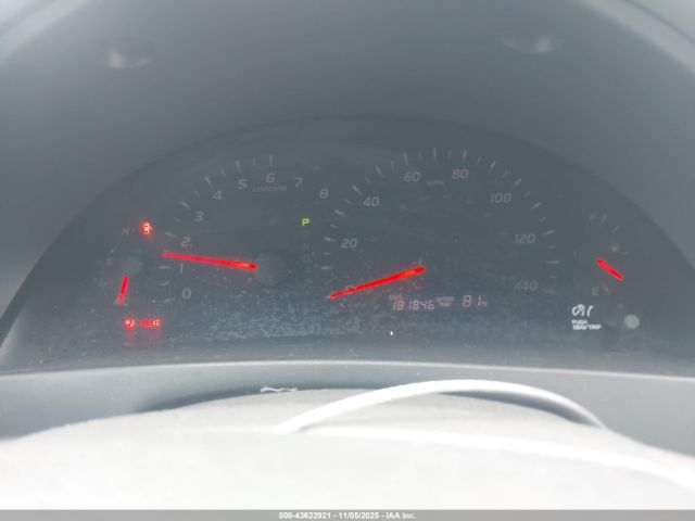 Toyota Camry Le Image 8