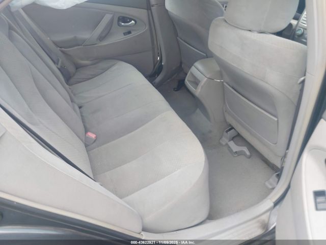 Toyota Camry Le Image 10