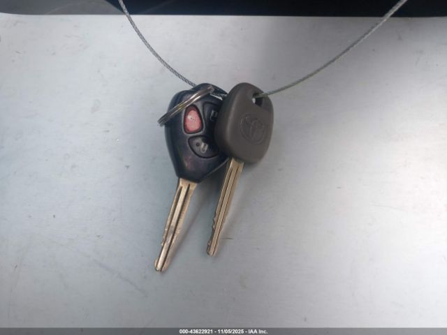 Toyota Camry Le Image 2